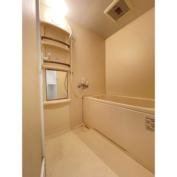 広めの浴槽でゆったりできます