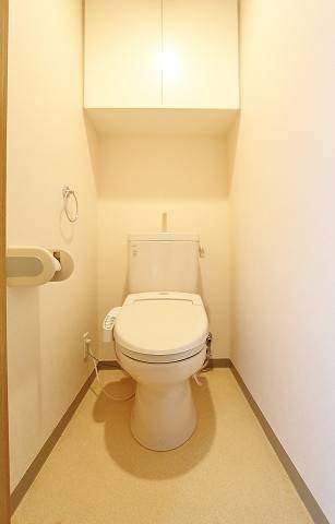 嬉しいウォシュレット完備です