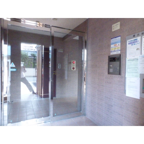 オートロックの入り口で安心です