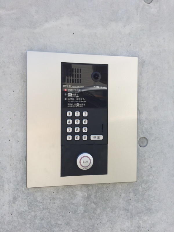 女性も安心のモニターホン付きインターホン