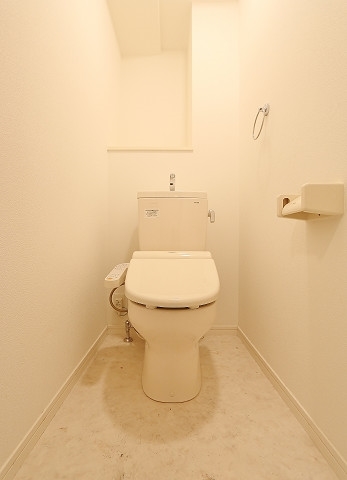 清潔感のあるトイレですね