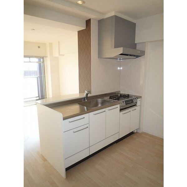 広々キッチンで料理が捗りますね