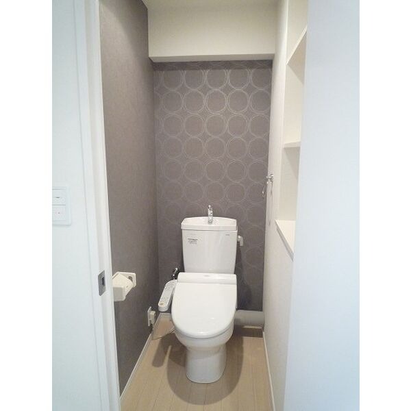 清潔感のあるトイレですね