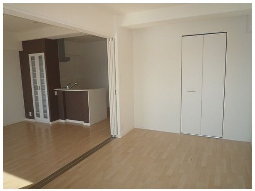 リビングと洋室をつなぐと開放感があります