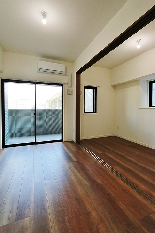 こちらは寝室にどうぞ