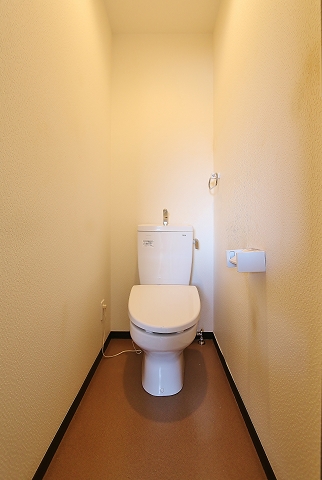 天井の高いトイレですね