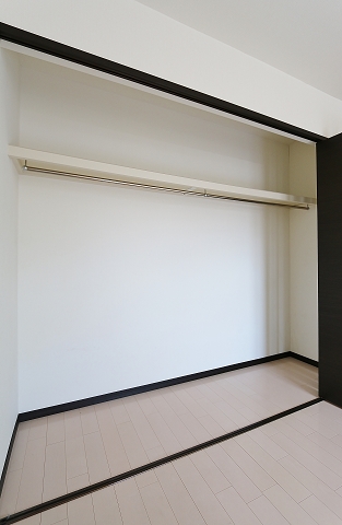壁一面のクローゼット