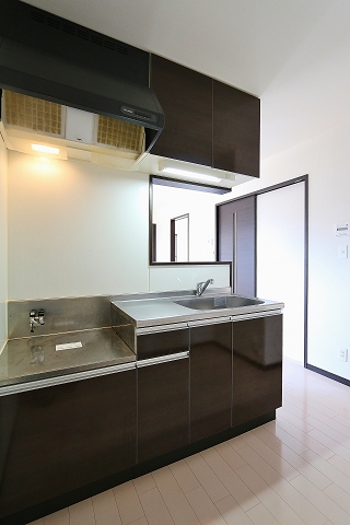 収納棚もたっぷりついてます