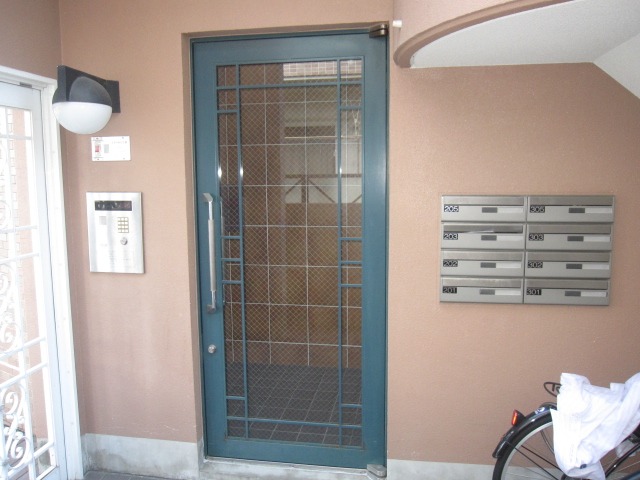 オートロックで安心です。