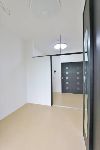 仕切りを開けると大きなお部屋に