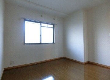 こちらは寝室にぴったりの洋室です