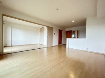 広々リビングでゆったりくつろげます