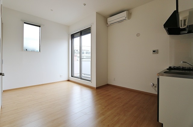 広々リビングでゆっくりお過ごしください