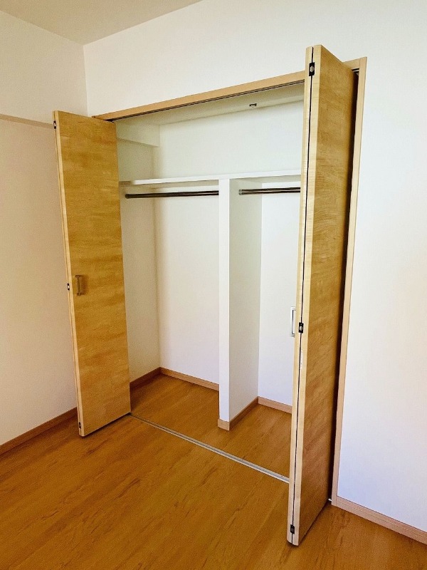 かさばりやすいお洋服もたっぷり収納可能です