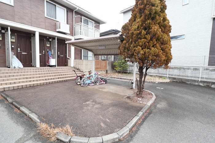 屋根付き駐輪スペースで雨に濡れません