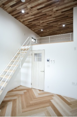 家具の配置に困らないリビングですね