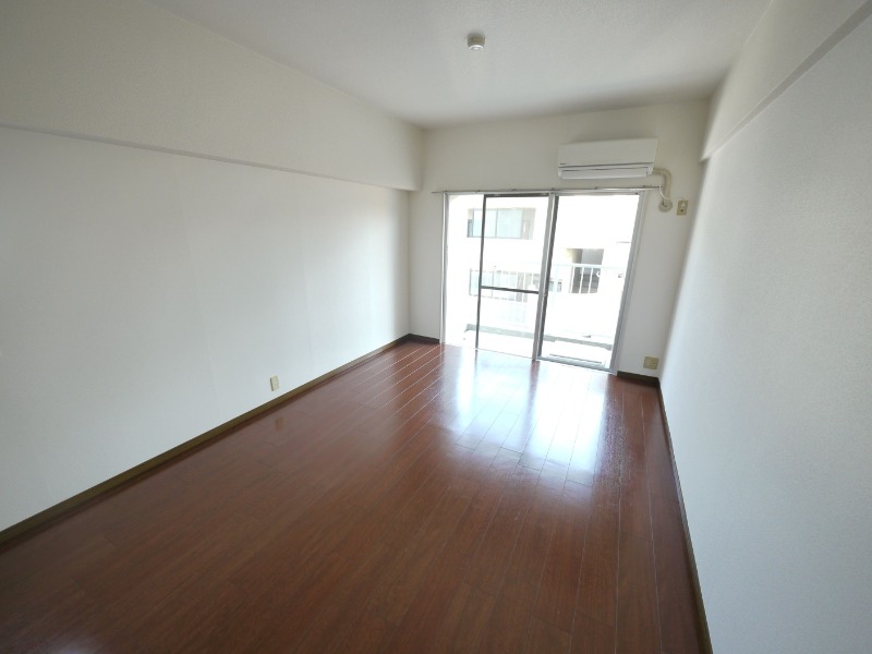 10帖の広々リビングです