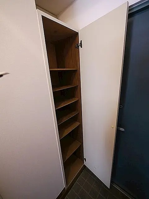 玄関収納完備。