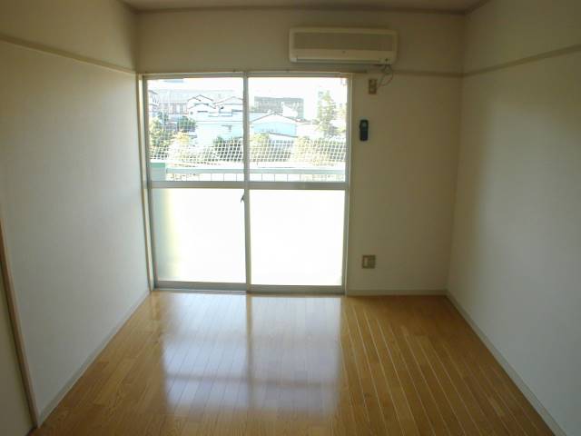 キレイなフローリングですね