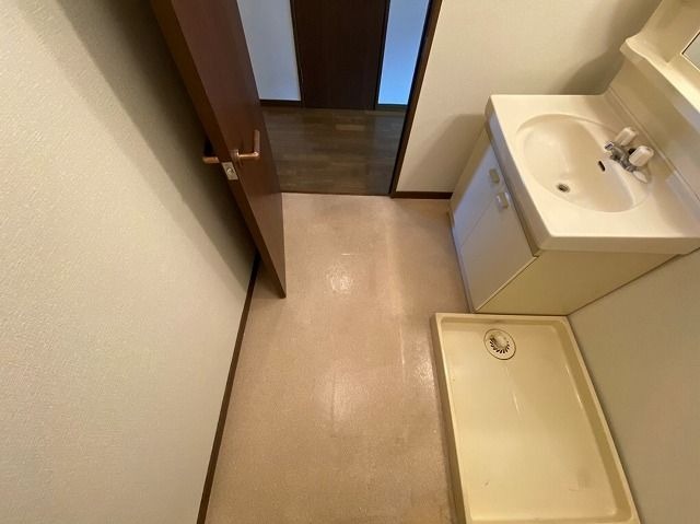 もちろん室内洗濯機置場です。