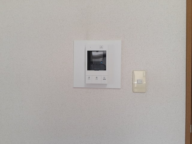 モニター付きインターホンで安心です。