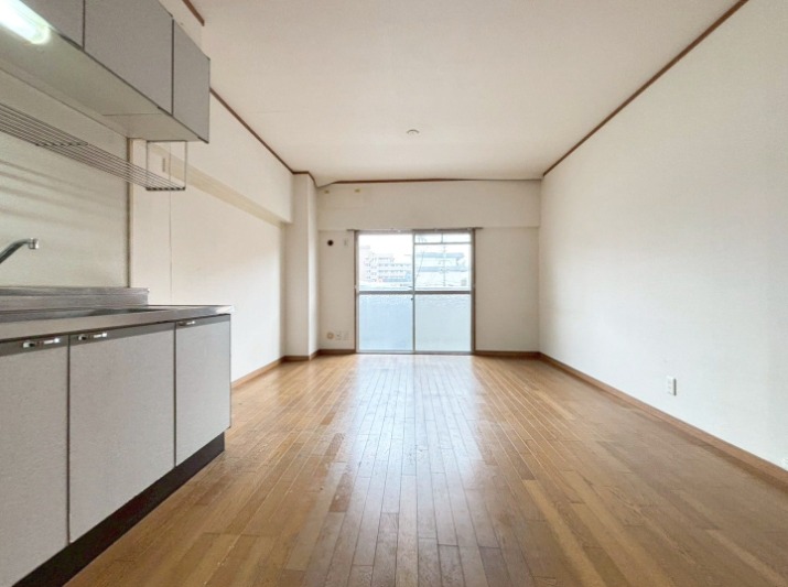 家具の配置がしやすいリビングですね