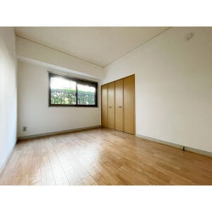 こちらは寝室にいかがでしょうか？？