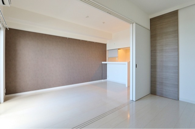 リビングの仕切りを開くとこんな感じです