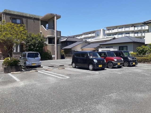 敷地内駐車場ございます