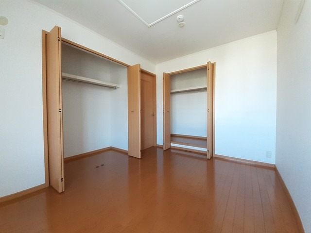 お洋服が多い方でも安心の収納力