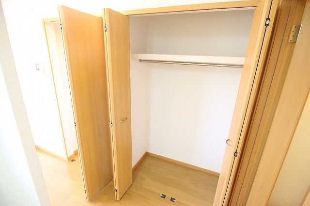 お洋服が多い方でも安心の収納力