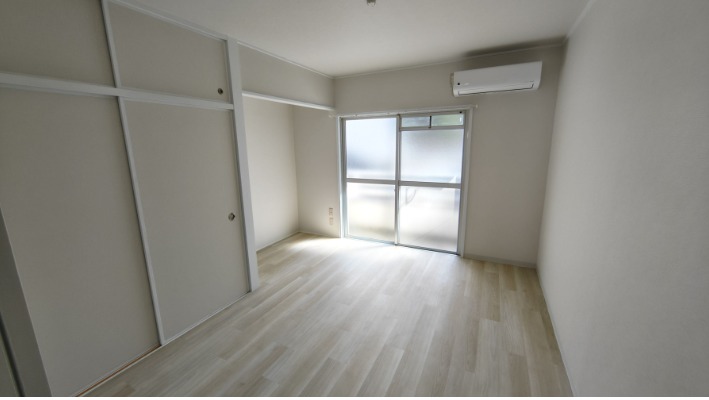 家具の配置に困らないリビングですね