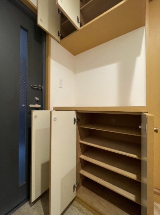 沢山の靴が収納できるシューズボックスです