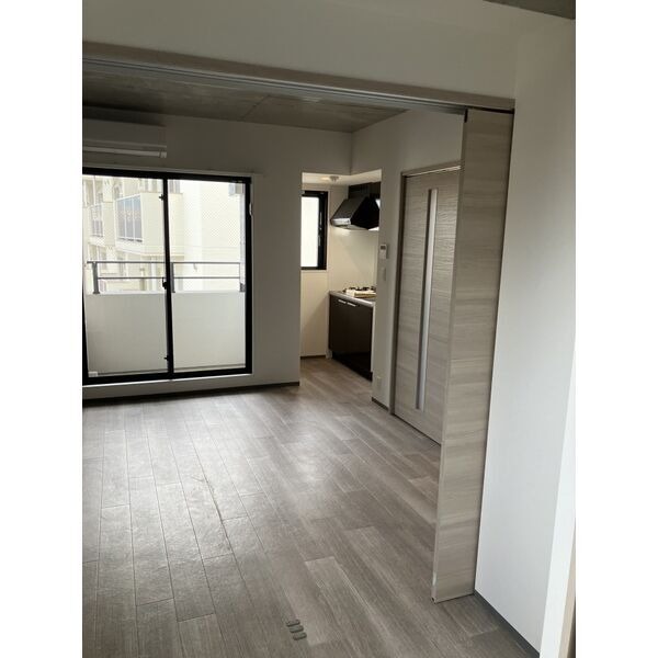 家具の配置がしやすいリビングですね