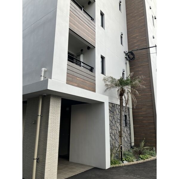 おしゃれなエントランスですね