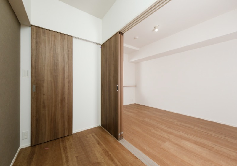 こちらは寝室にピッタリの洋室です