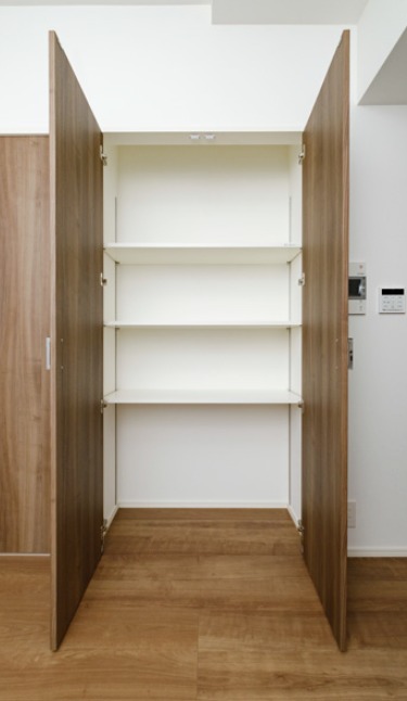 こちらにも収納ございます