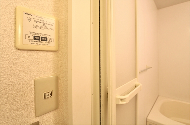 梅雨の時期でも味方の浴室乾燥機