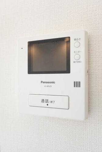 モニター付きインターホンで安心です