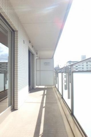 天気のいい日はこちらで洗濯物を干せます