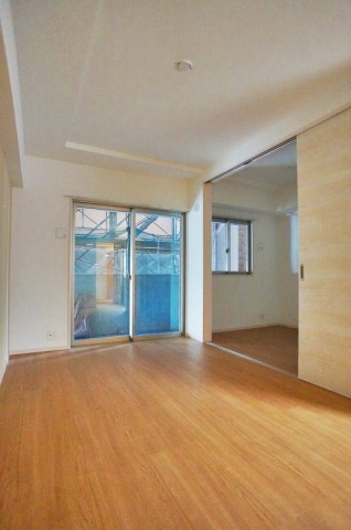 家具の配置がしやすいリビングですね