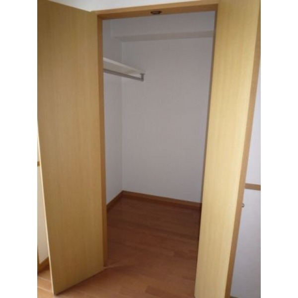 大容量のクローゼットで沢山収納できます