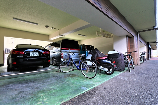 多くの台数が駐めれる駐輪場があります