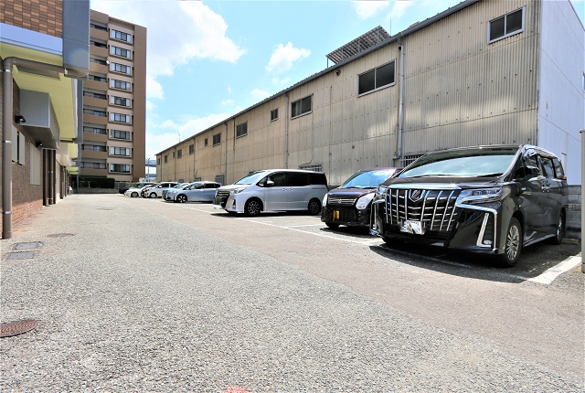 広い駐車場もございます