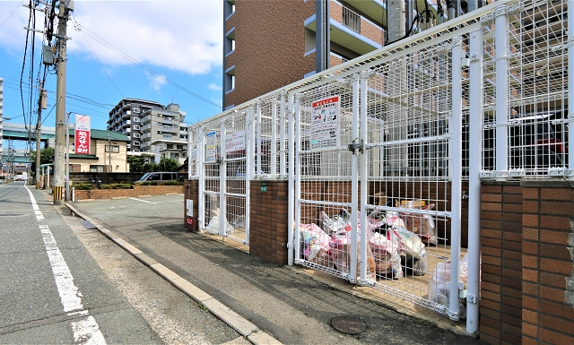 共用のゴミ置き場もあります