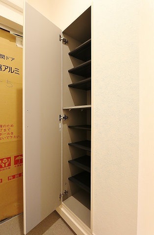 高さ調整できるシューズボックスです