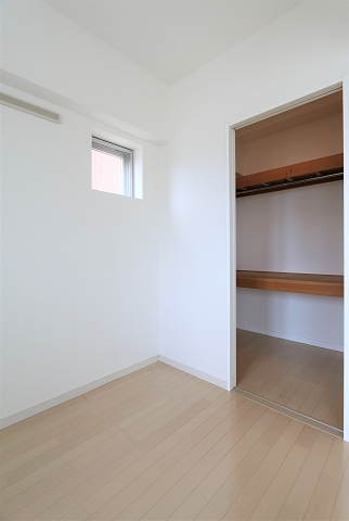 ウォークインクローゼットで荷物が多い方でも安心です