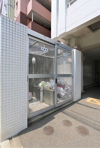 共用のごみ置き場もあります