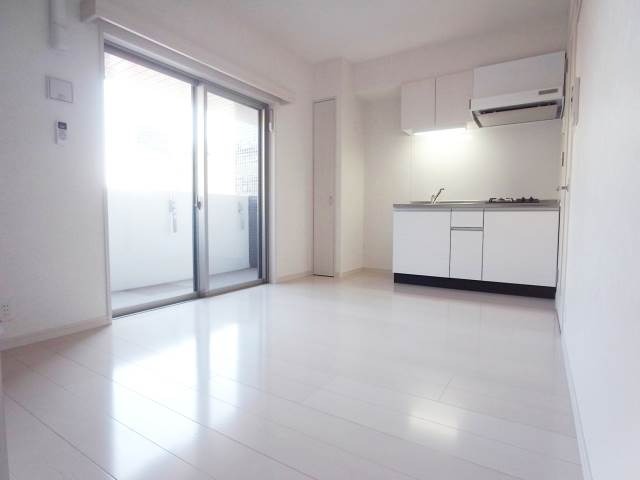 家具の配置がしやすいリビングですね