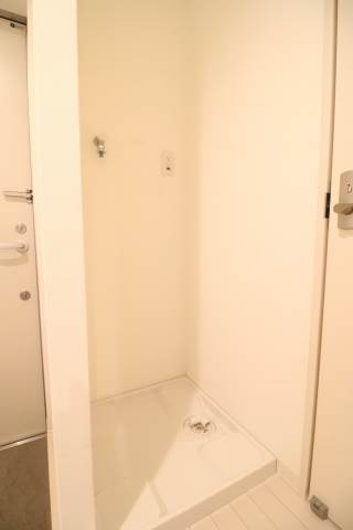 安定の室内洗濯機置場です